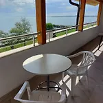 за гости West 3*