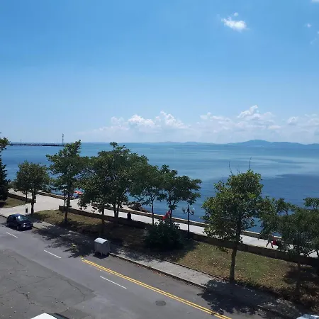 за гости West