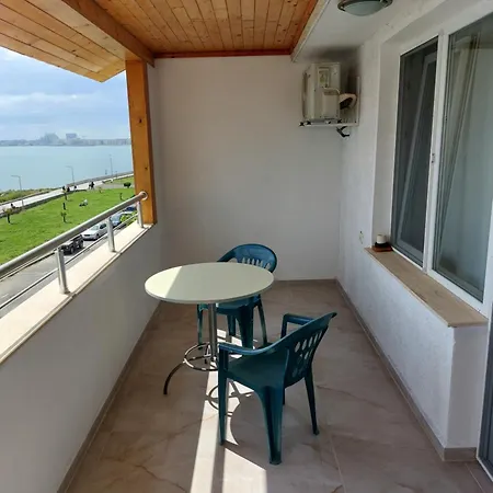 за гости West 3*