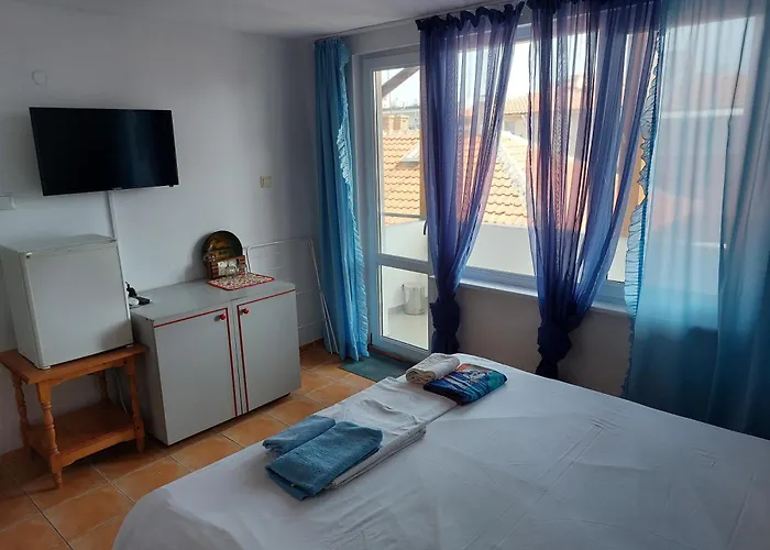 за гости West 3*